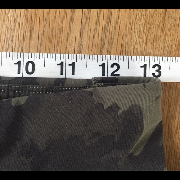 Vuori Green (Camo-ish Print) Leggings with pocket - Picture 5 of 7